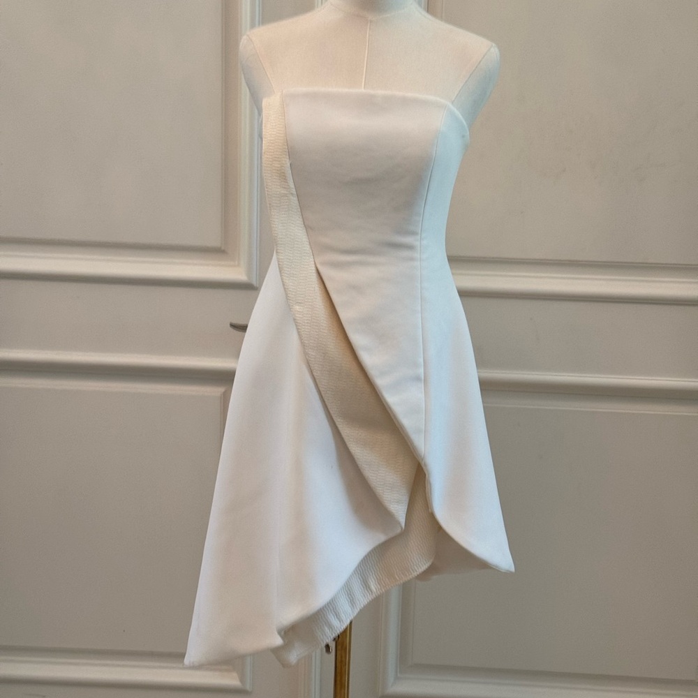 Elegant White Strapless Dress